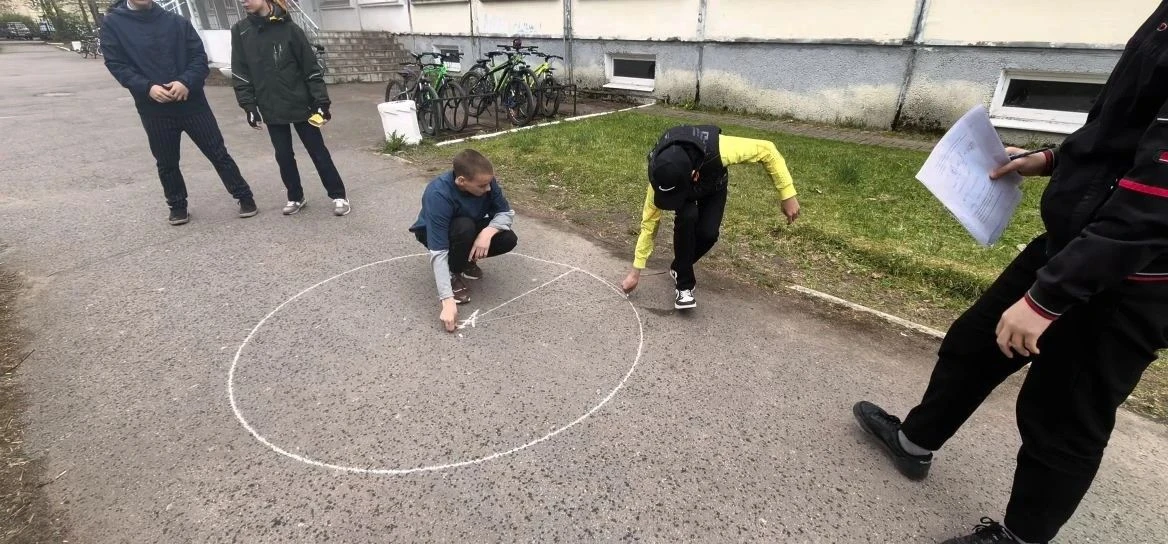 Математика вне стен класса: как это было... 🌳📐Завершаем учебный год традиционно,не за...