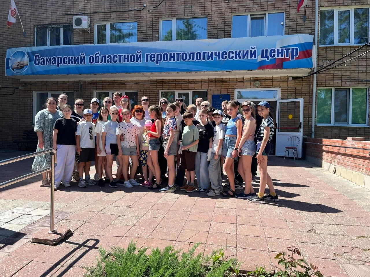Не просто в гости, а с делом к нам в эту субботу приехали вместе с родителями юные помо...
