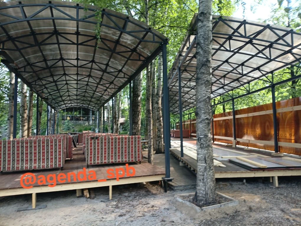 Комитет по благоустройству явно впечатлился, возможно, самыми большими в городе "выносными столиками