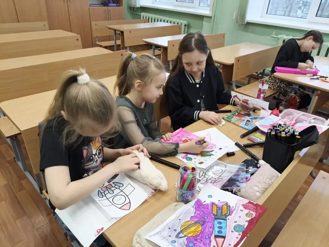 🚀 9 апреля ребята 2Д класса, 2 корпуса (классный руководитель Лазарева Н.П.) отметили 65‑летие перво