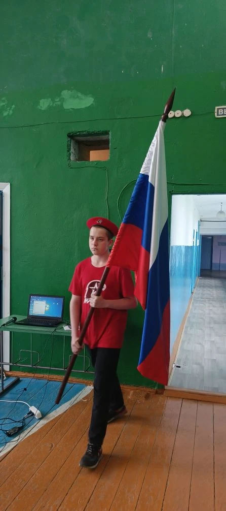Сегодня на базе Новозыряновской школы тишина - особенная, «военная». Перемежается она л...