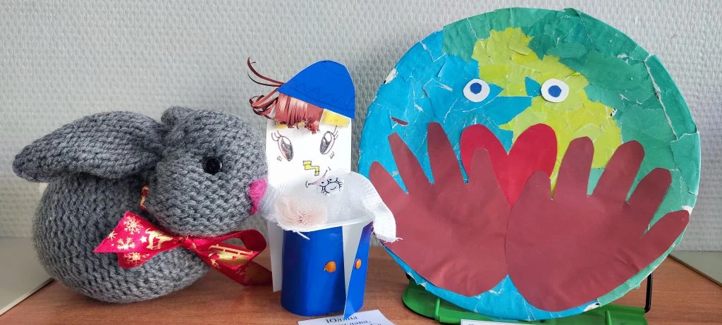 ВЫСТАВКА «УМНЫЙ ГОРОД»  ✨ На этой неделе школьное пространство превратилось в настоящую территорию б