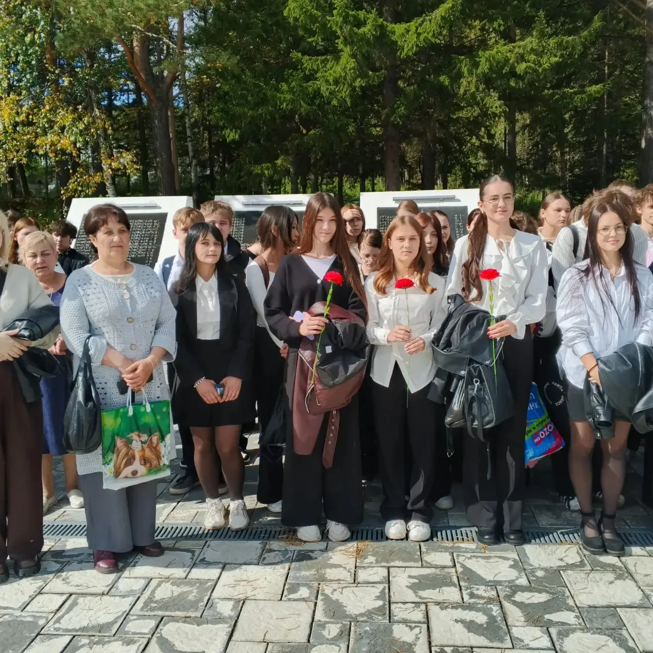 Сегодня наша школа, наравне с учащимися всех городских образовательных учреждений, прин...