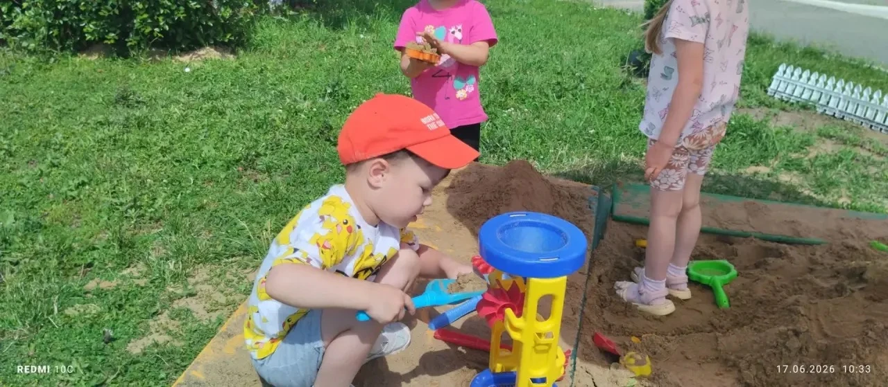 Песочные замки и водные баталии: наше летнее веселье! 👶🏻👧🌞

Лето в детском саду — это же просто 
