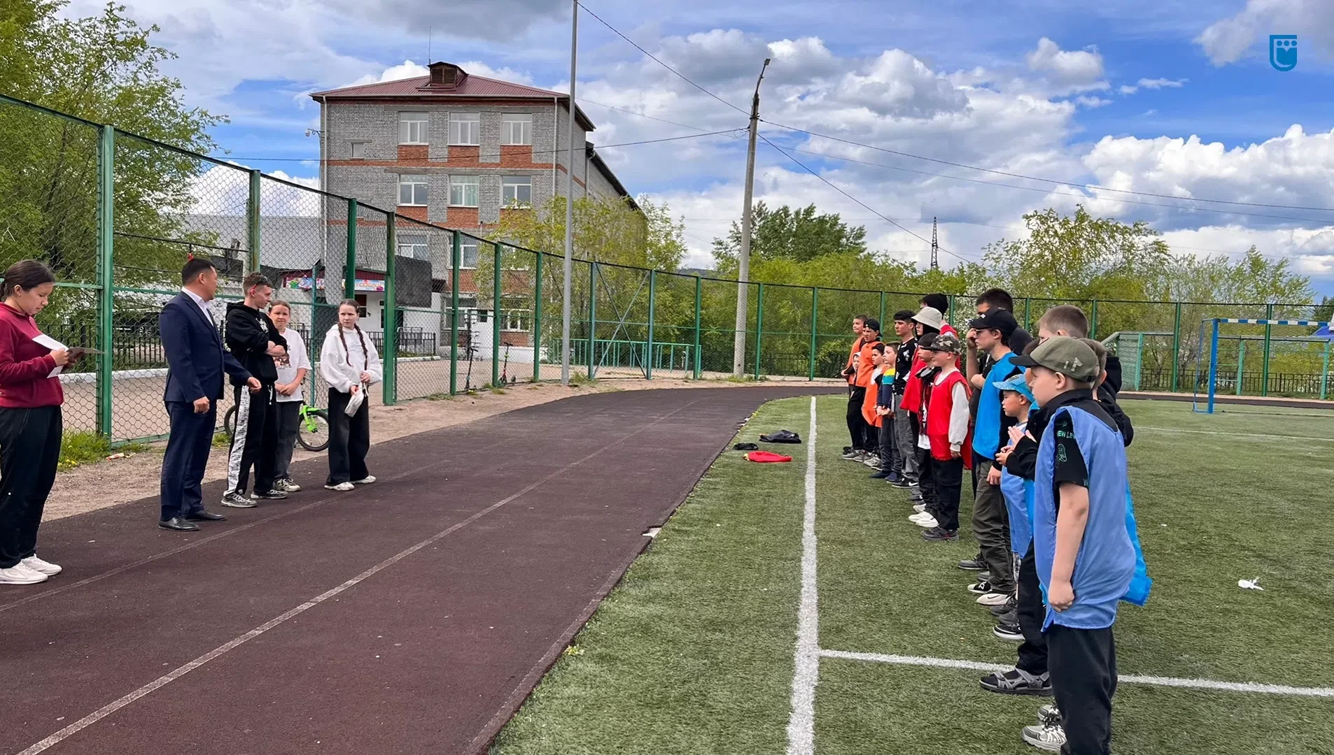 Во второй половине дня 1 июня  в День защиты детей в лагере дневного пребывания "В единстве наша сил
