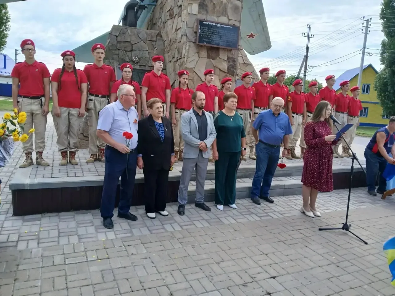 ✈️ В нашем городе состоялся торжественный митинг, посвящённый Дню Военно-воздушных сил ...