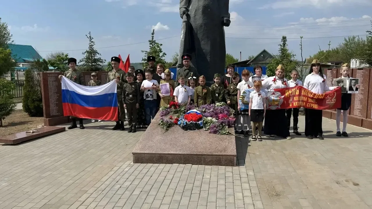 🎗️Победа в наших сердцах 🎗️

✨Ученики и педагоги Камышовской начальной школы приняли участие в тор