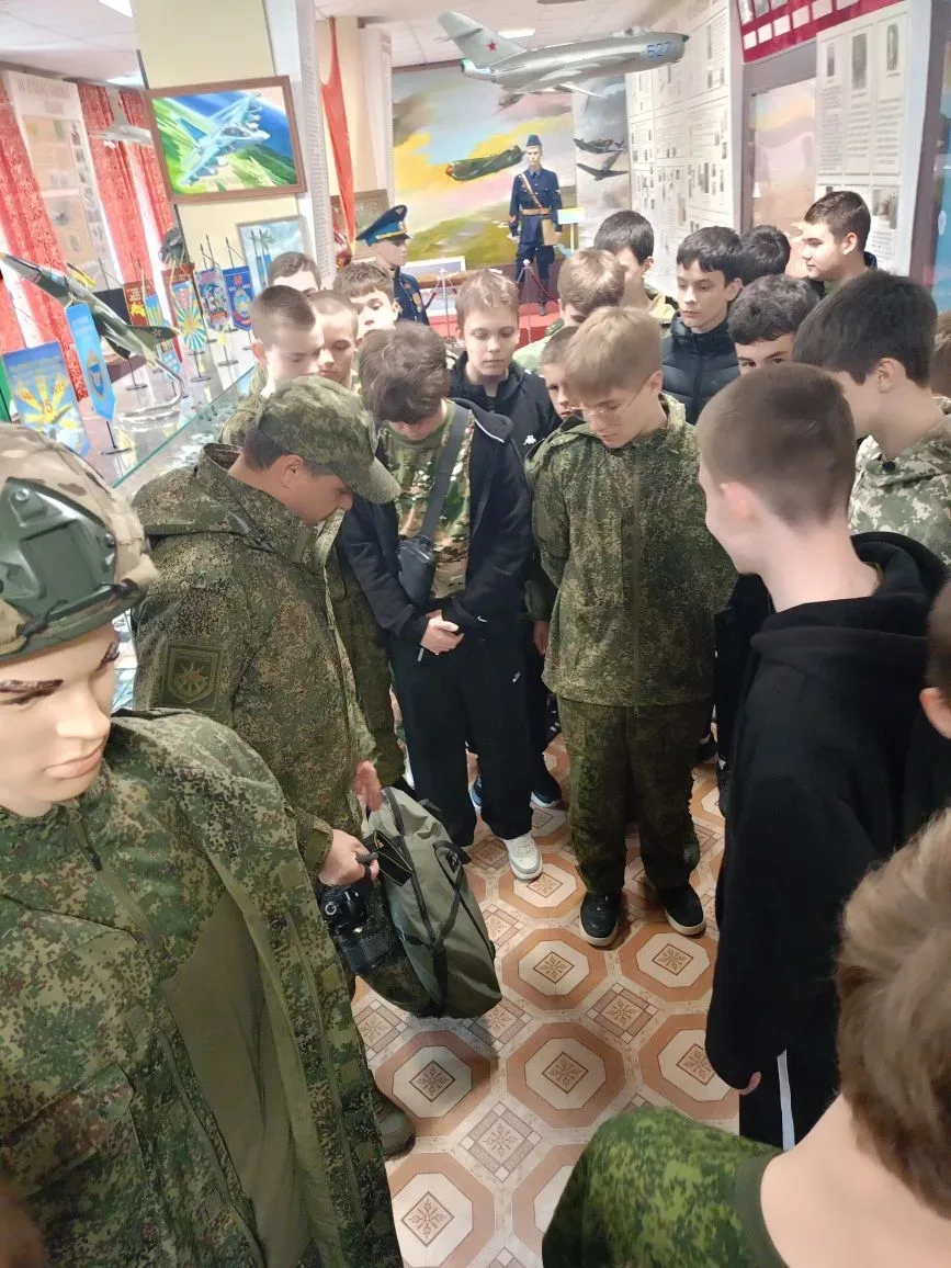 В рамках проведения учебных сборов среди 8 классов, наши ученики посетили военную часть г. Тихорецка