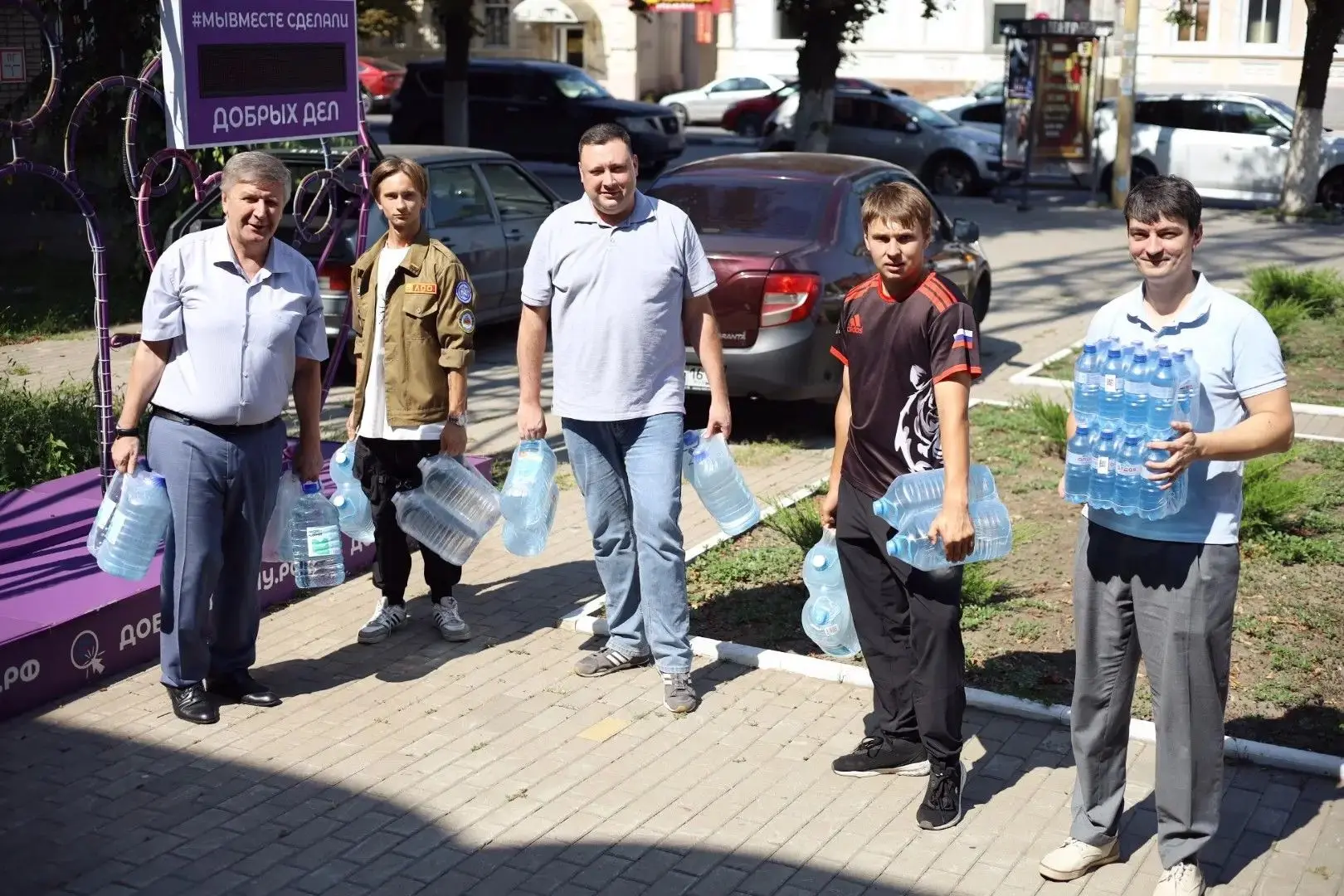 #МЫВМЕСТЕ В городе Шахты стартовал сбор гуманитарной помощи

Сегодня молодёжный центр «ДонМолодой» с