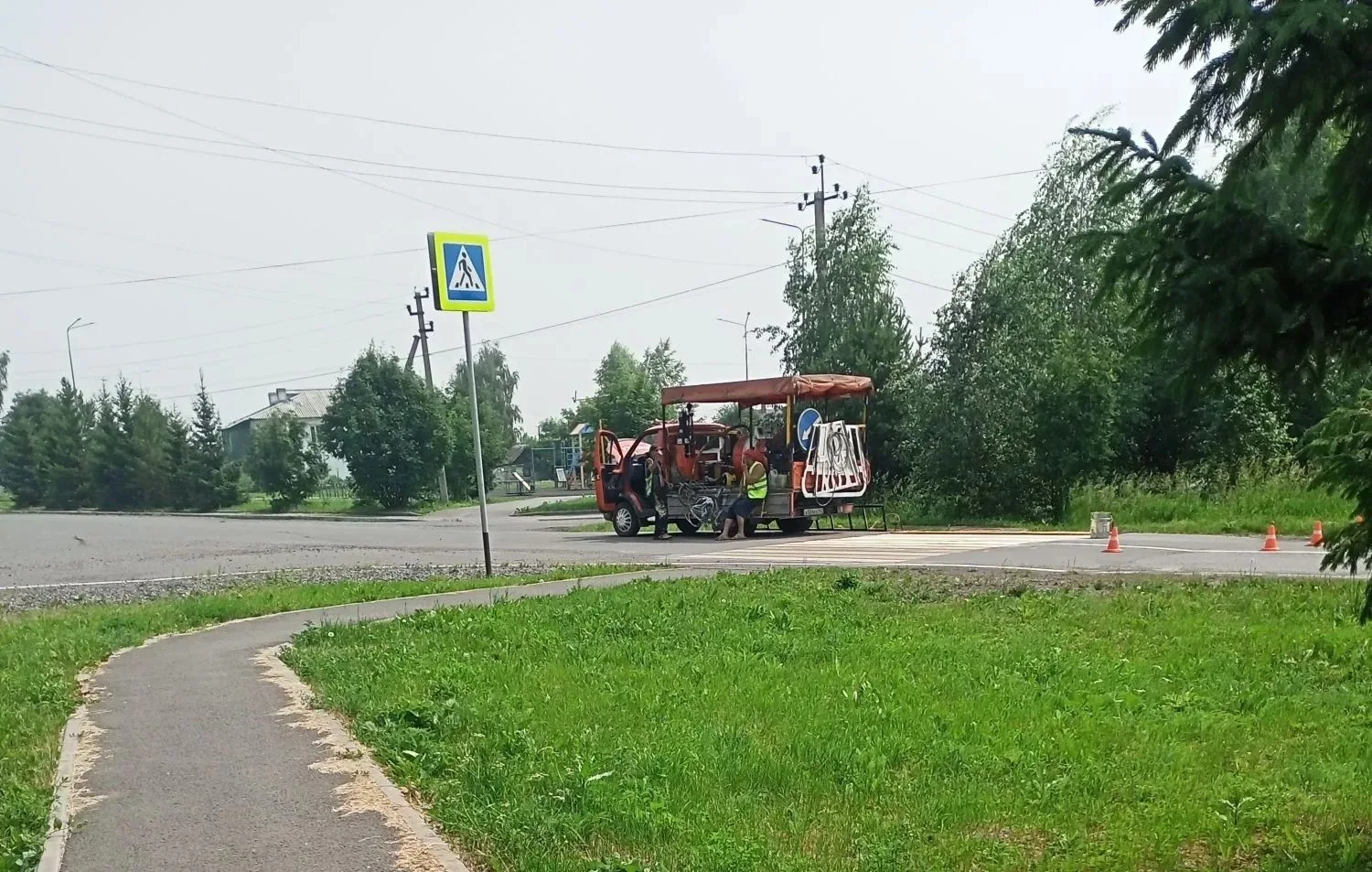 Обновление дорожной сети.
 
В поселке Юрга 2-я ведутся работы по нанесению новой горизонтальной доро