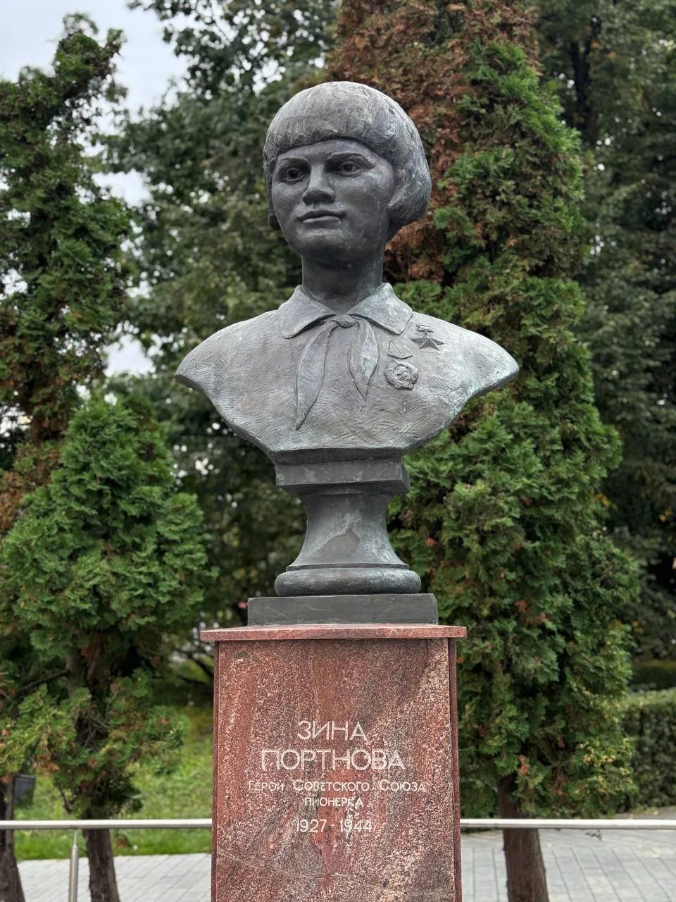 Пионеры-герои на ВДНХ