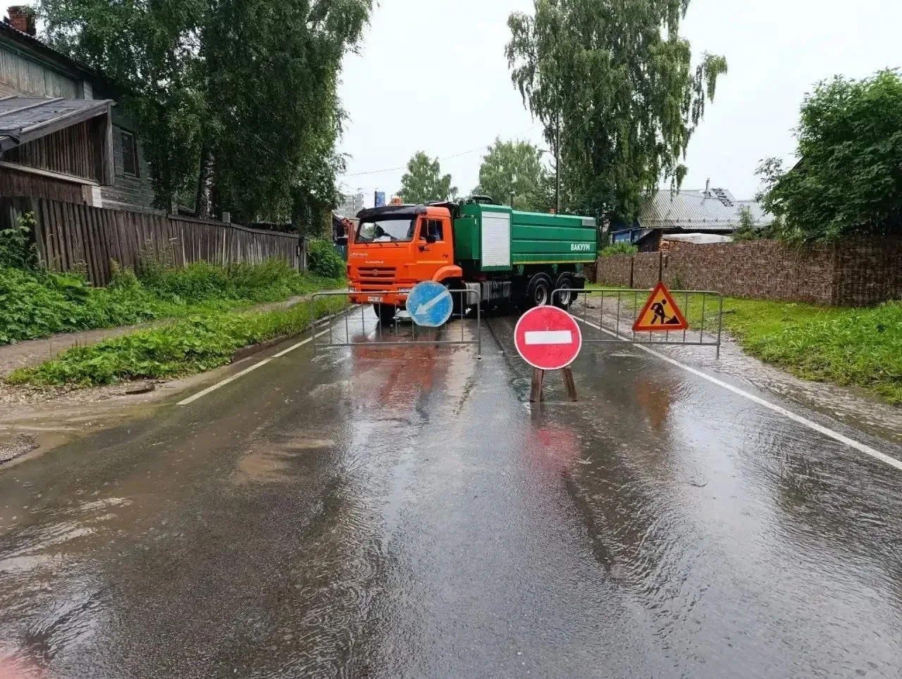 Друзья, из-за проливного дождя наши городские службы работают в усиленном режиме. Особо...
