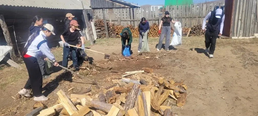 Наши ученики продолжают оказывать шефскую помощь и поздравлять ветеранов с Днём Победы! 🌷  Спасибо н