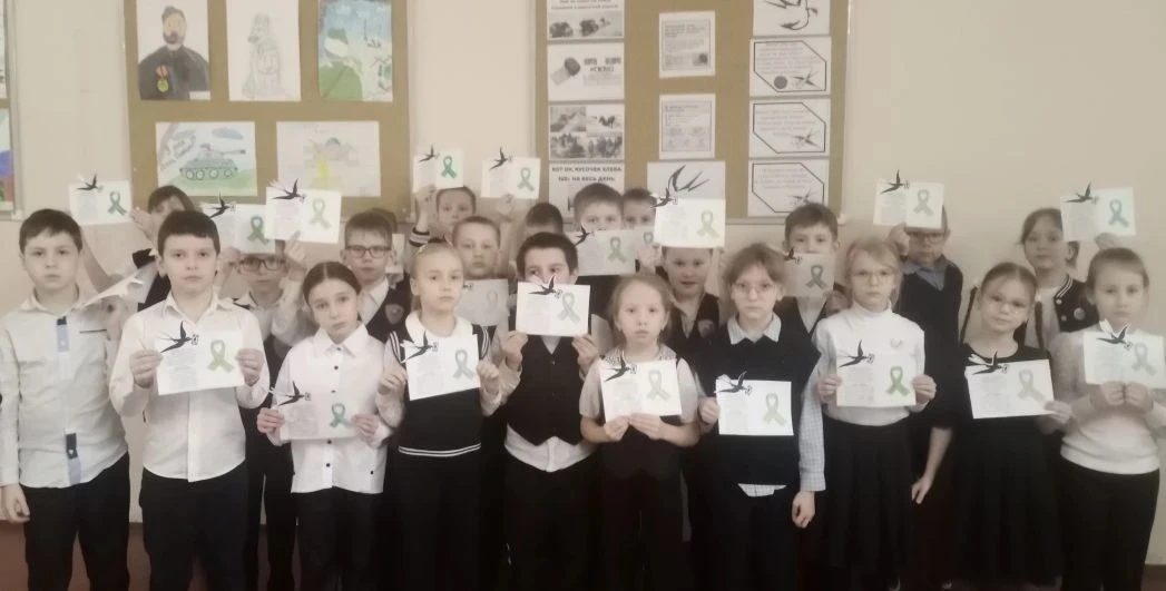 Учащиеся 1 и 2 классов приняли участие в патриотической акции "Блокадная ласточка".    Пусть ласточк