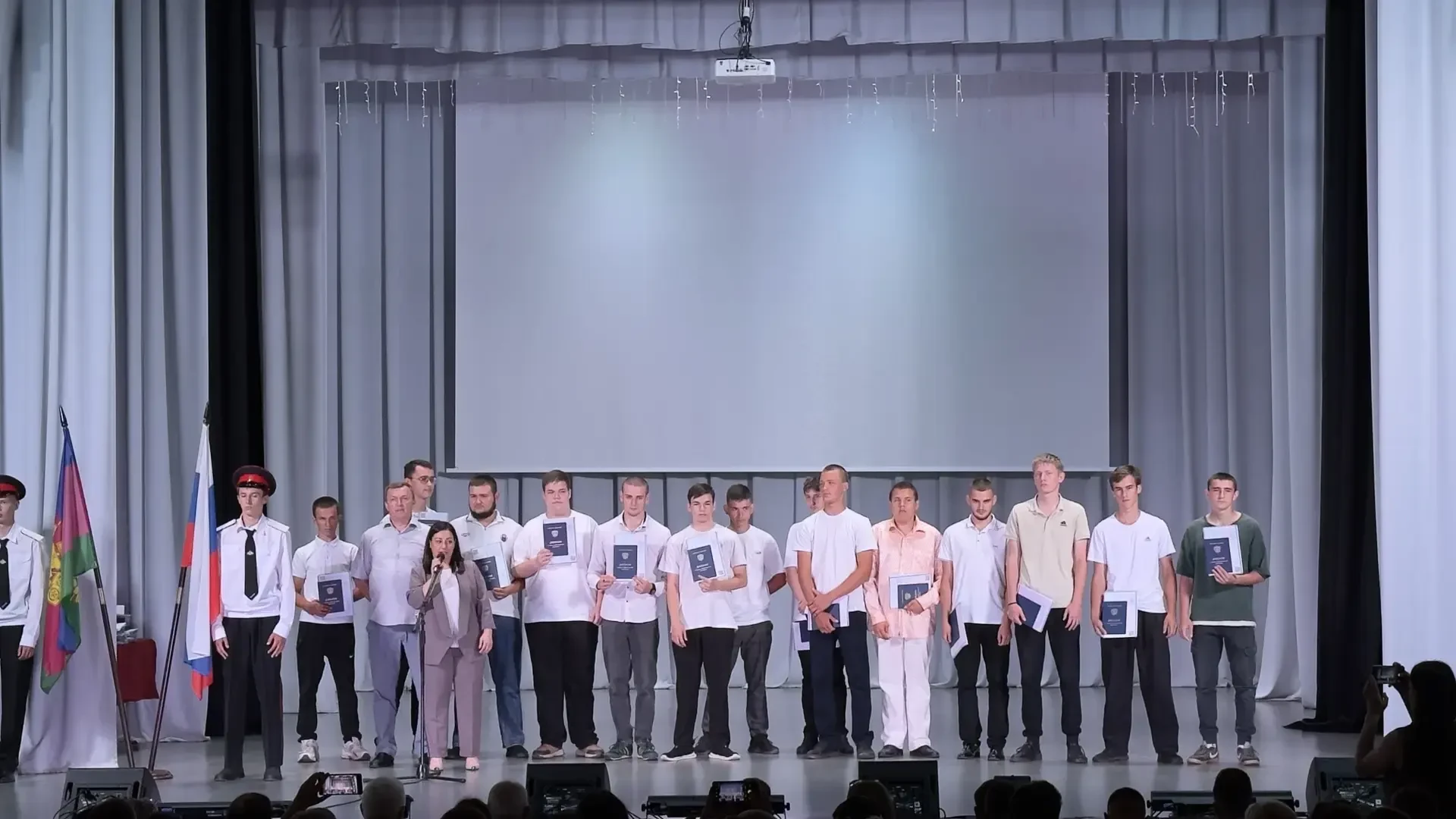 Состоялся выпускной в филиале ГБПОУ «КТТиЖТ» с. Ванновского! 🎓
Торжественная церемония прошла в сте