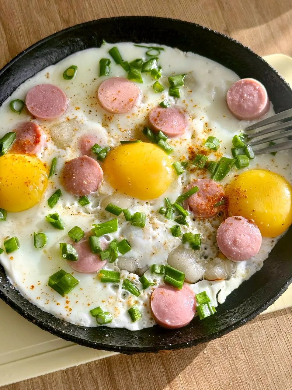 Возможно, существует завтрак вкуснее, чем яишенка на копченом курдюке, но я о подобном ...