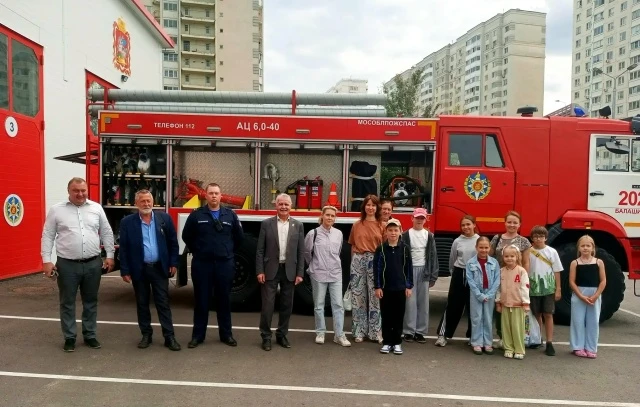 Знакомство с профессией спасателя: семьи «Родной души» посетили новое пожарное депо в м...