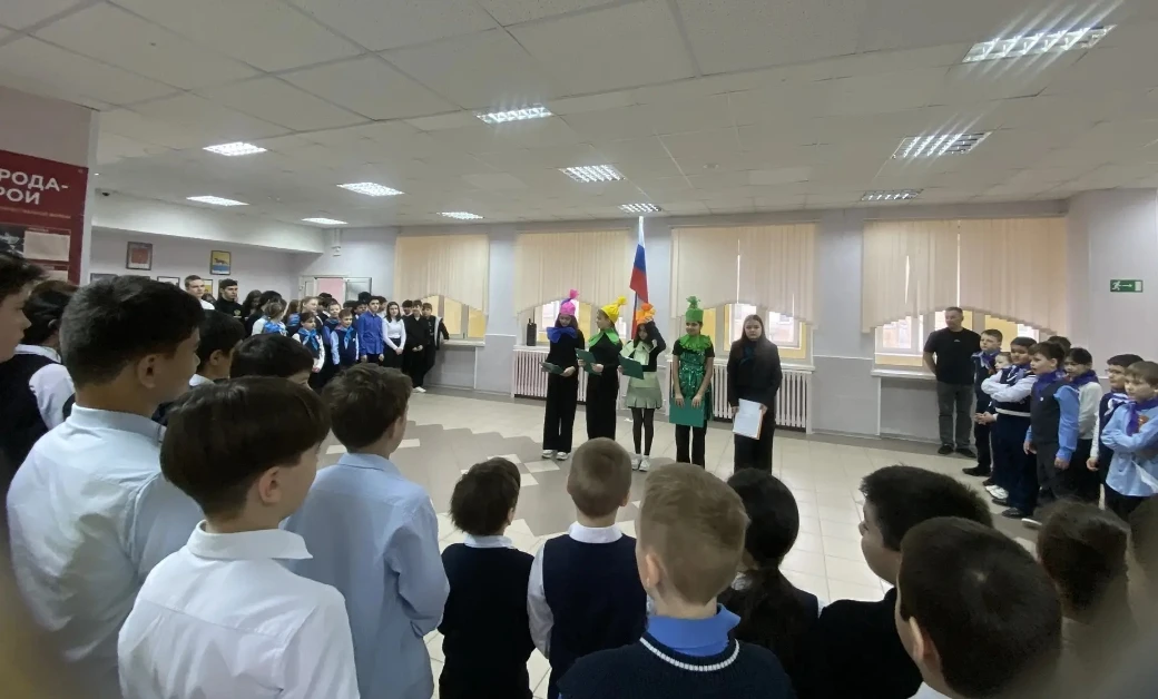 В МБОУ СОШ 15,📚 27 апреля проведена традиционная торжественная линейка, посвящённая открытию новой у
