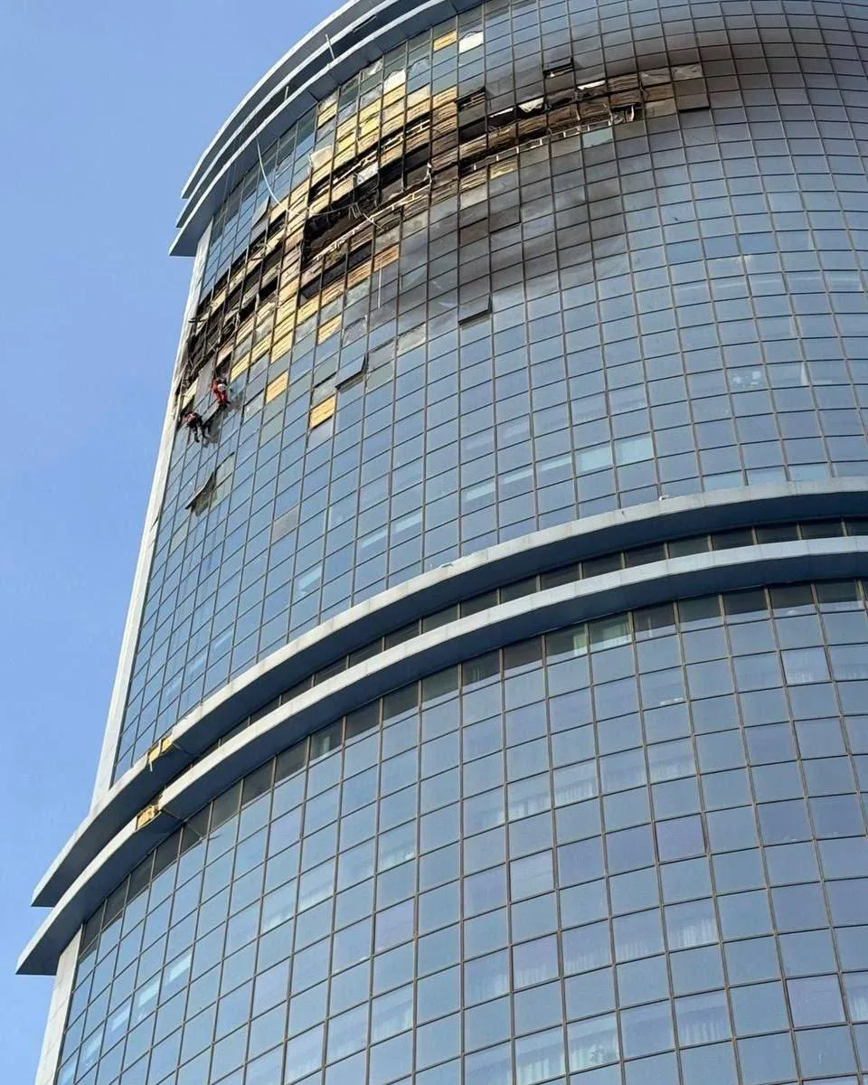 🛠 Ремонт ЖК «Лазурные небеса», пострадавшего от атаки БПЛА в 2024 году, планируют  зав...