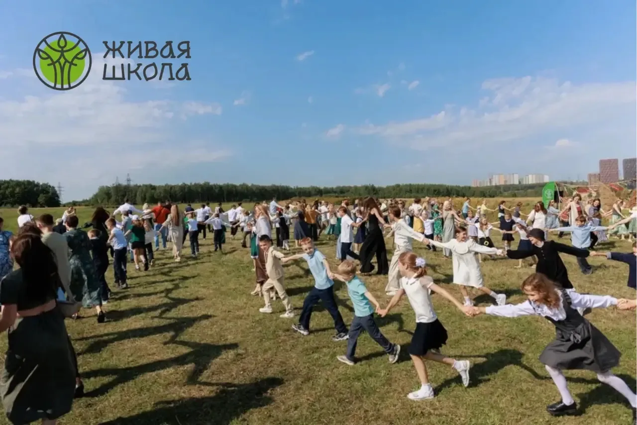 🌿 Хотите видеть развитие ребёнка как целостный и бережно выстроенный путь?  В семейном клубе Живая Ш