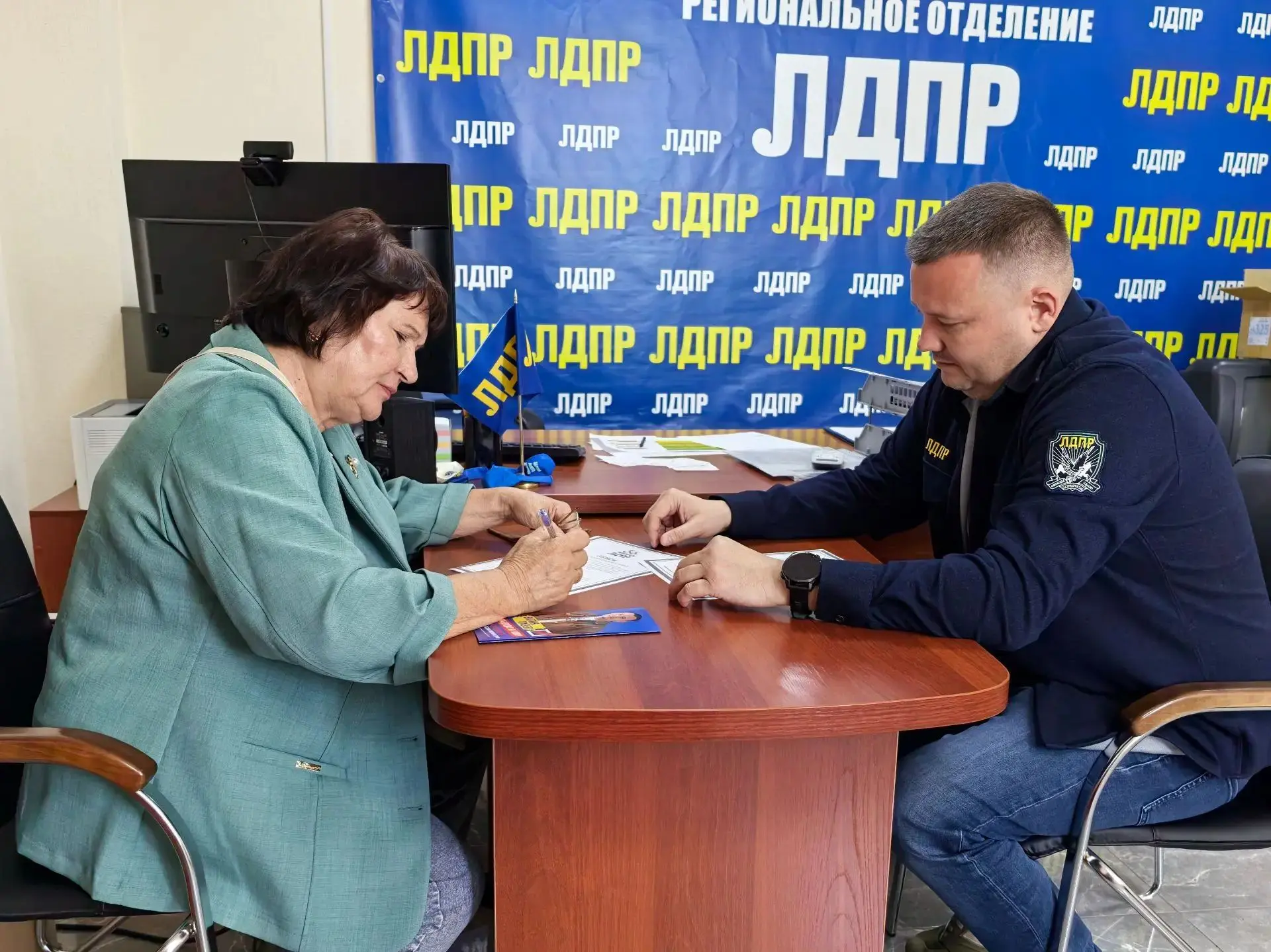 🏢 Дом без управляющей компании: ЛДПР помогает жителям Бурова-Петрова вернуть порядок