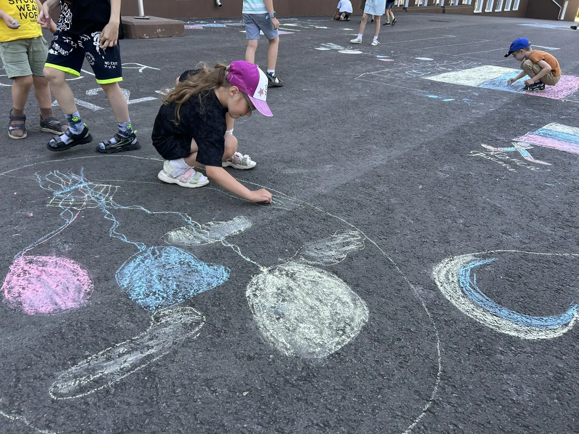 🎨 День России в нашем школьном лагере!

Сегодня мы отмечаем главный праздник нашей страны — День Ро