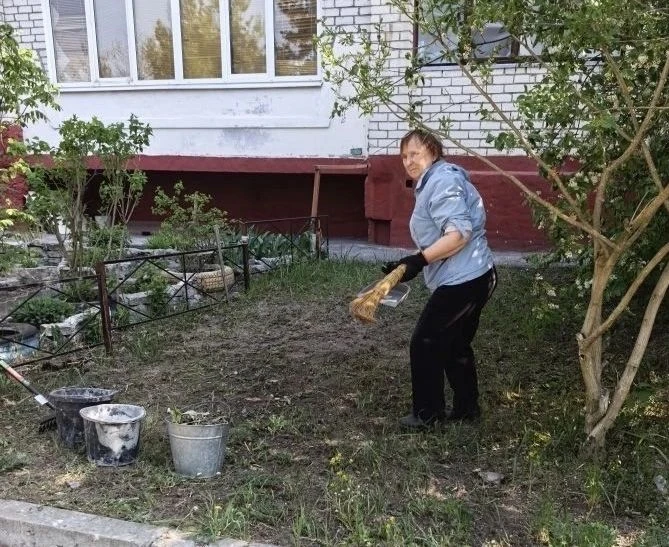 В микрорайоне Автозаводец добровольцами убрано 30 кубометров мусора  В Бежице устраняют последствие 