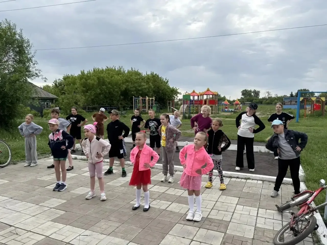 Сегодня, в День защиты детей, двери нашего пришкольного лагеря распахнулись для самых ю...
