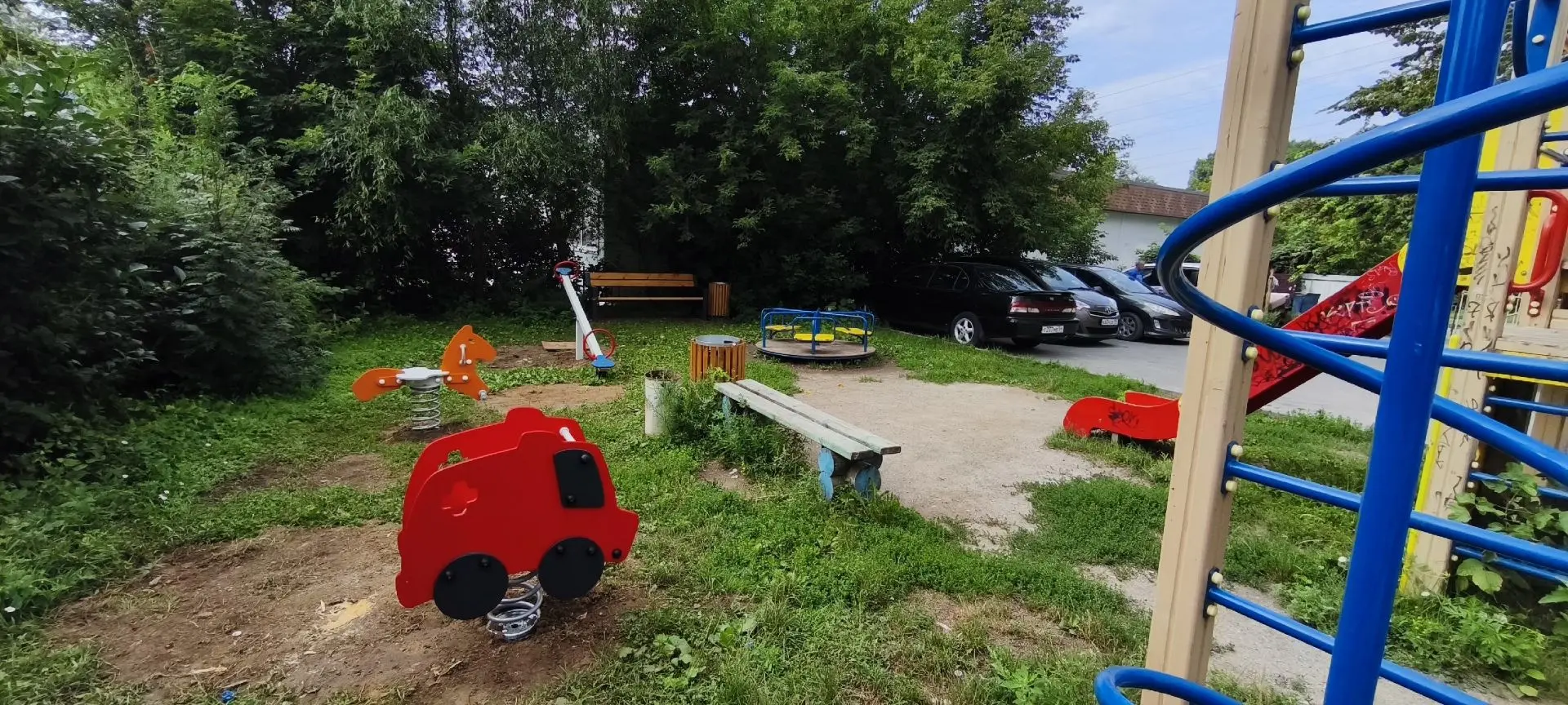 Новые игровые формы появились на детских площадках ОбьГЭСа.