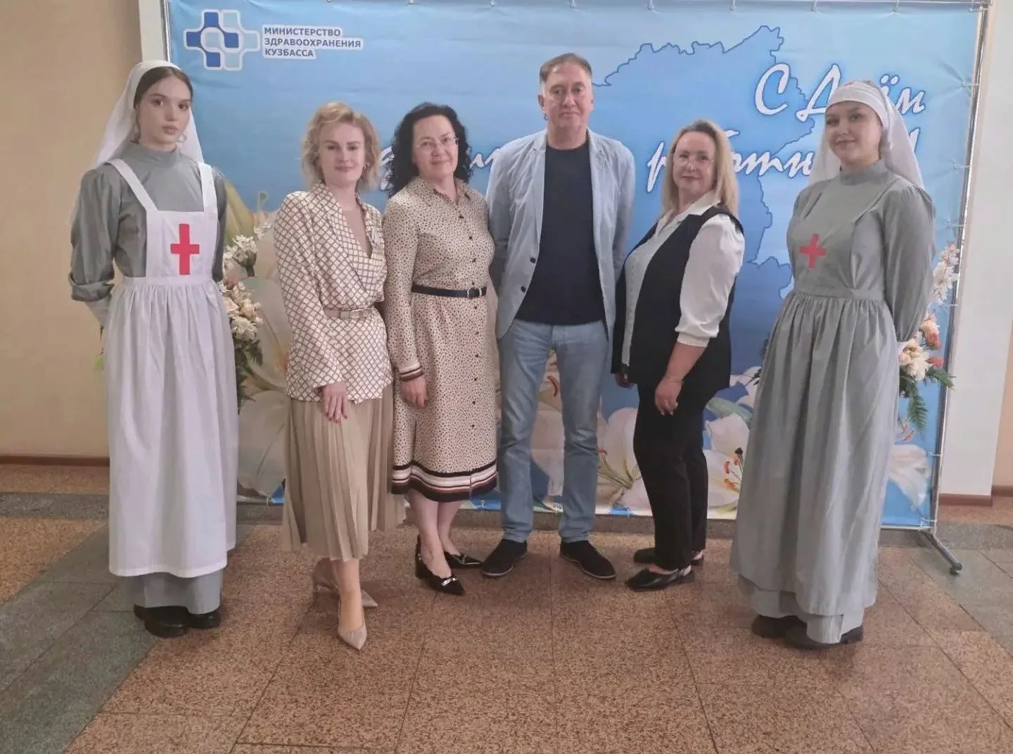 Сотрудники Кузбасского кожвендиспансера сегодня приняли участие в торжестве, посвященном Дню медицин