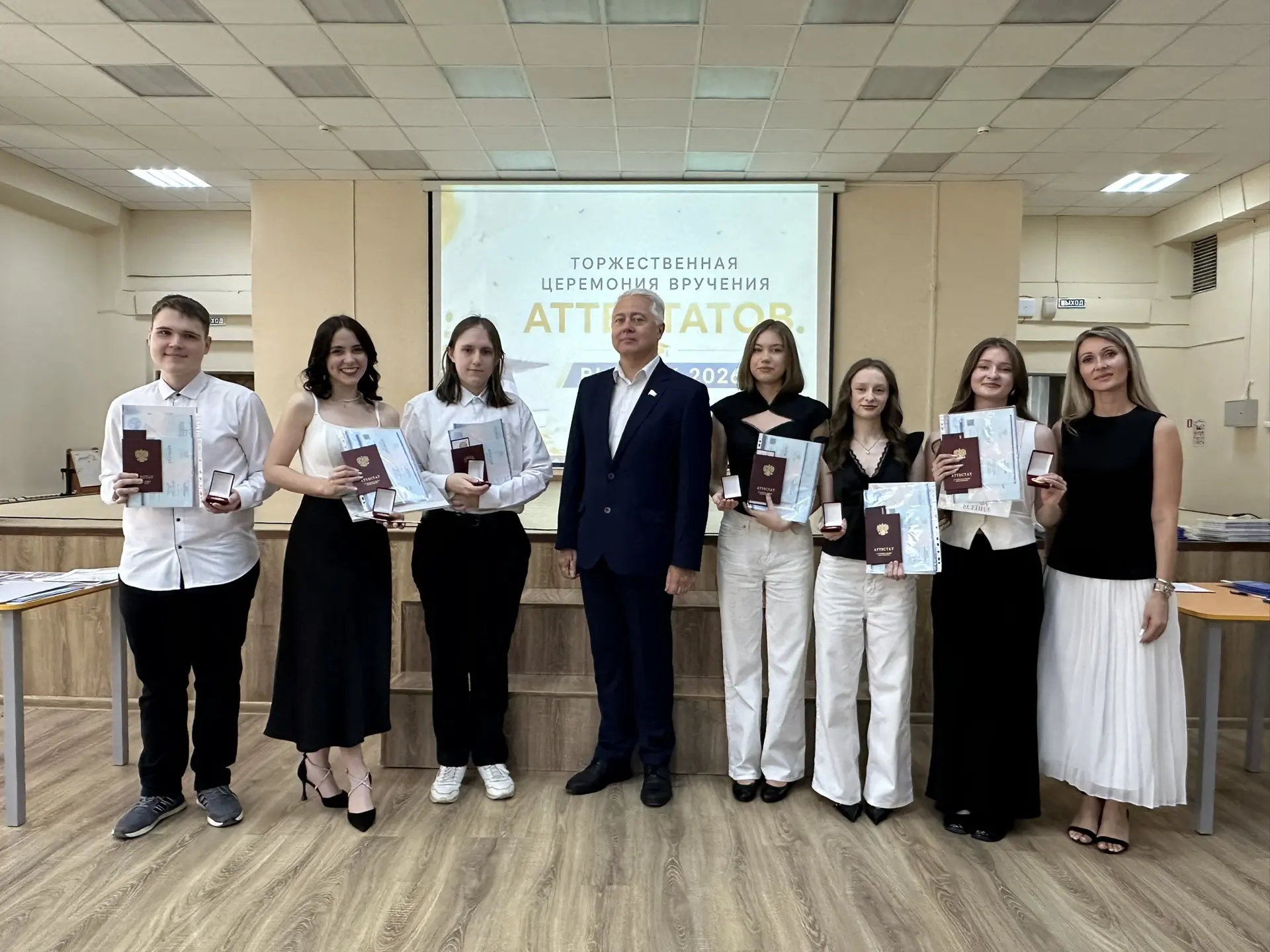 Аттестат особого образца получили 11 обучающихся нашей школы! Поздравляем!
