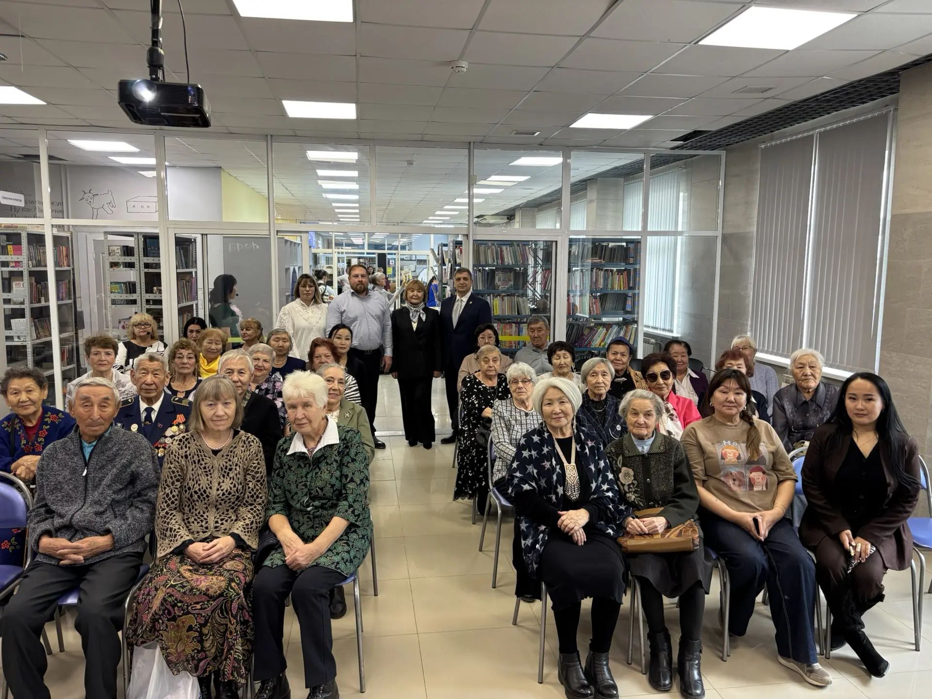 Праздник «Осенняя пора, очей очарованье!» для людей «серебряного возраста» в Гагаринско...