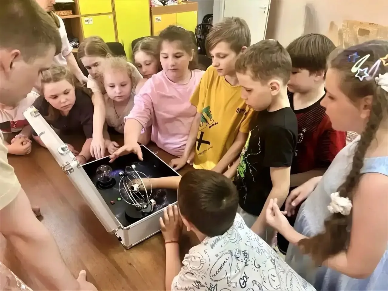 👧👦 Ко Дню защиты детей активисты Совета молодежи «ТНС энерго НН» провели «ЭнергоУроки» для ребят и
