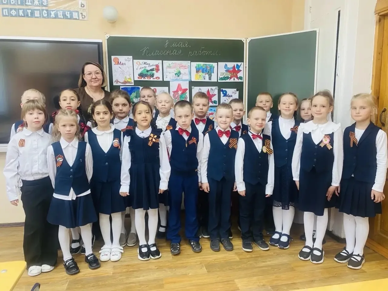Учащиеся 1А класса, кл.руководитель Степанова Елена Анатольевна, МОУ СОШ 7, Качканарски...