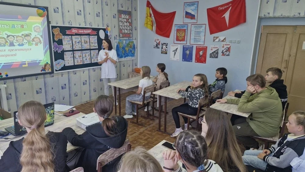 В школе прошёл День защиты детей. Ребята познакомились с историей этого праздника, узна...