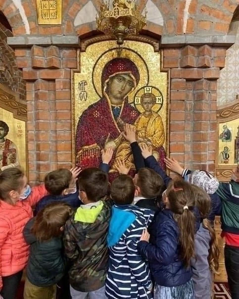 🌹Пройдут века. И наша суета,