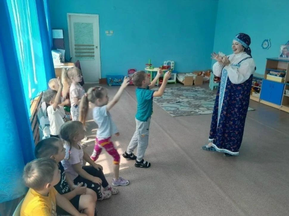 У каждого человека есть любимые сказка. И слышим мы их с детства, как слушали их наши мамы и папы, б