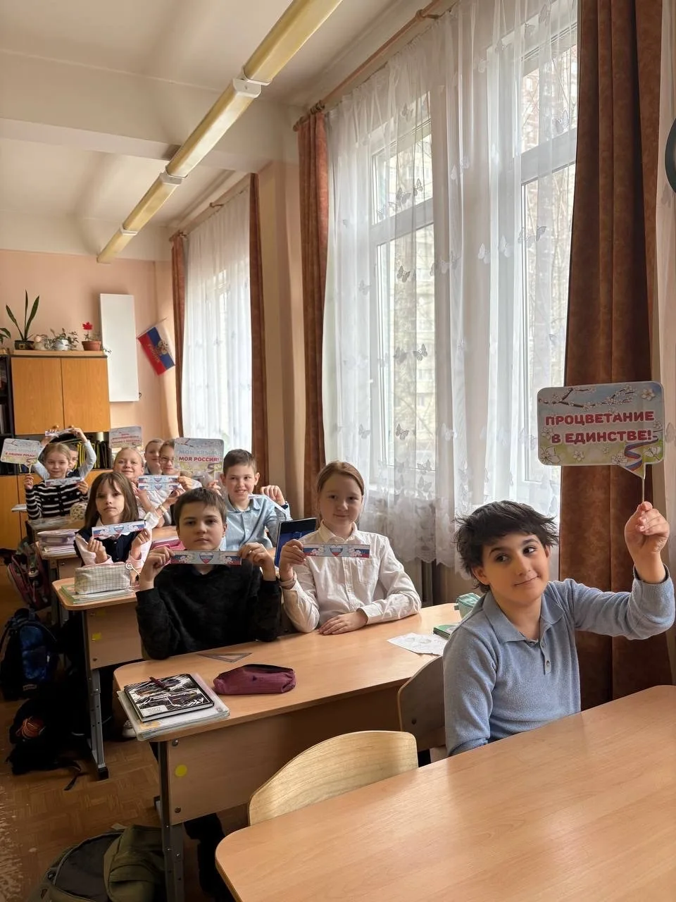 День воссоединения России и Крыма в нашей школе  В нашей школе прошли яркие и запоминающиеся меропри