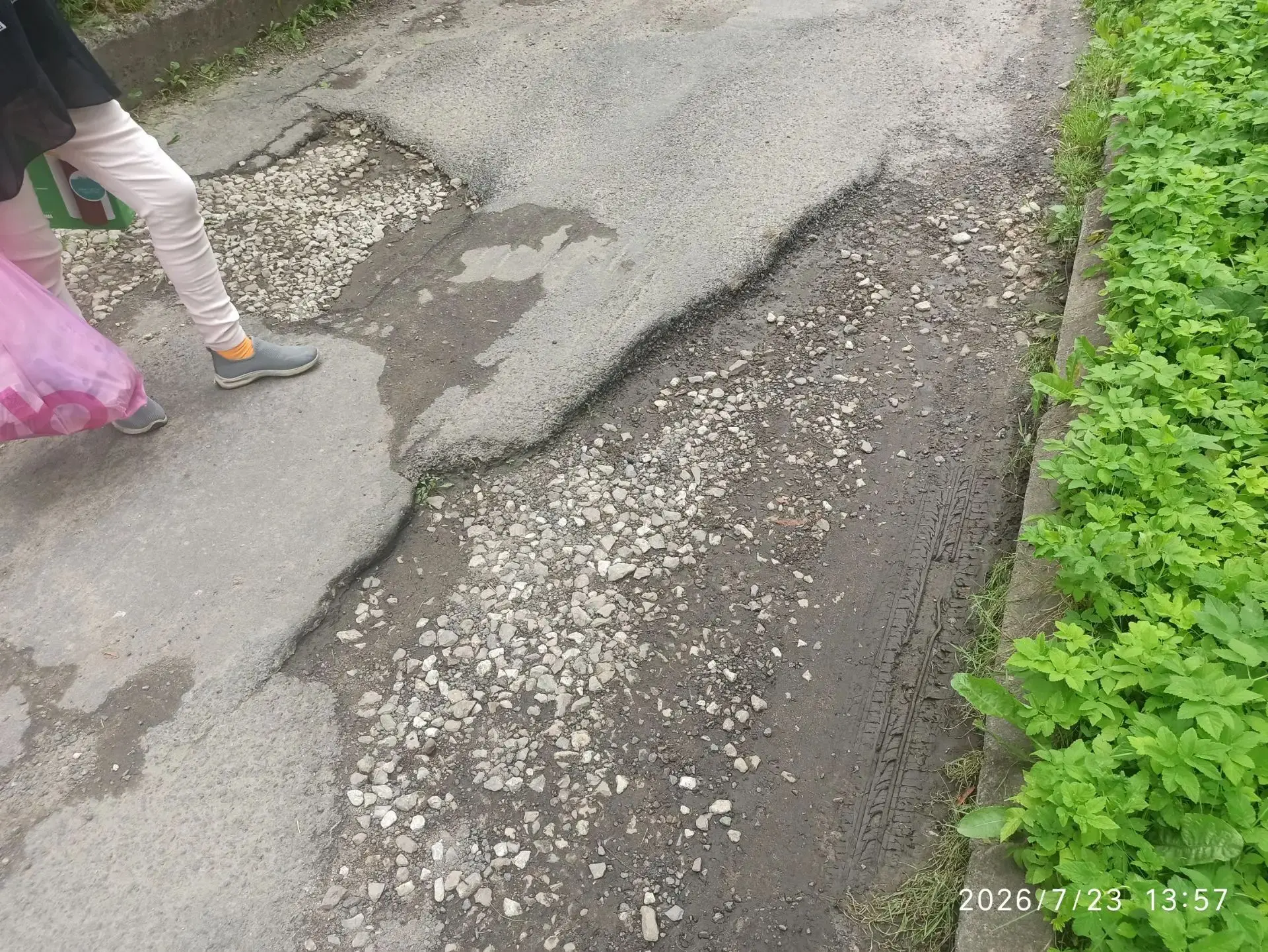 Дорога  ул. Ленина д. 22А,  находится в аварийном состоянии: ямы глубиной до 15 см, пре...