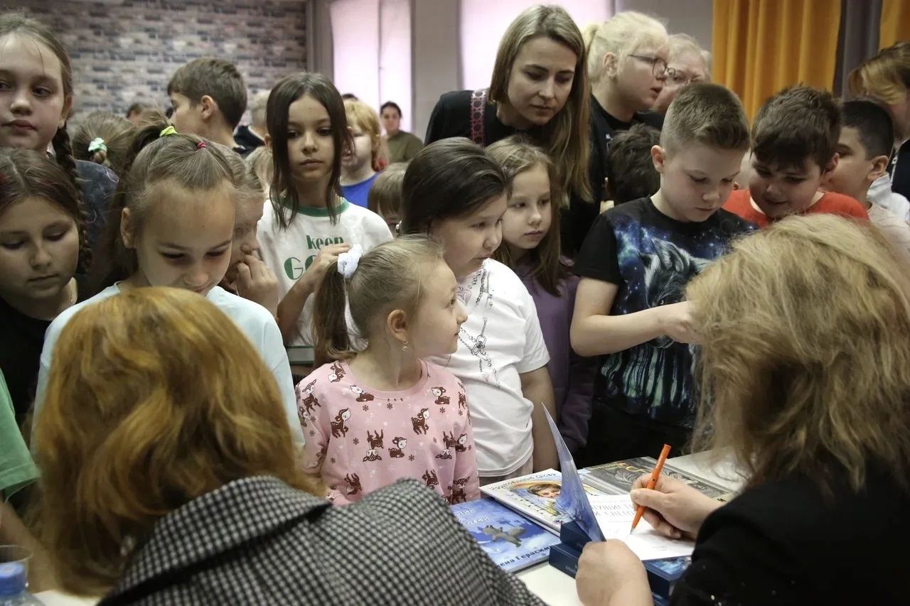 ЧТЕНИЕ – ЛУЧШЕЕ УЧЕНИЕ 📍На прошлой неделе ученики начальной «Глории»  побывали на творческой встрече