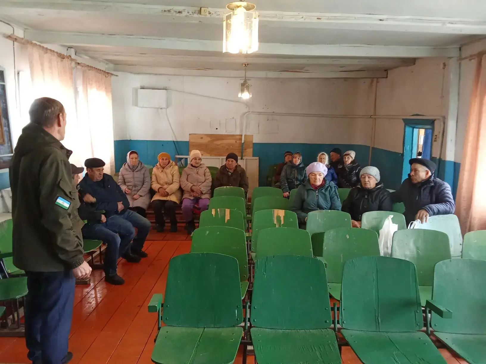 В деревне Бустанаево прошёл сход жителей.Вместе с главой сельского поселения обсудили в...