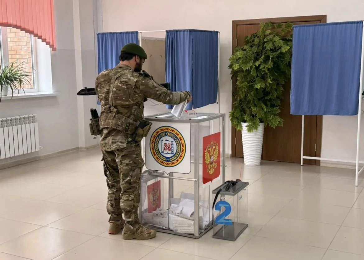 На страже порядка и в числе активных граждан: сотрудник полиции проголосовал на выборах!