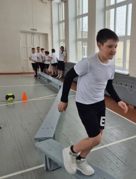 Юные патриоты в деле: у 2-4 классов прошла игра «Зарница»! На протяжении 2 недель ученики 2-4 классо