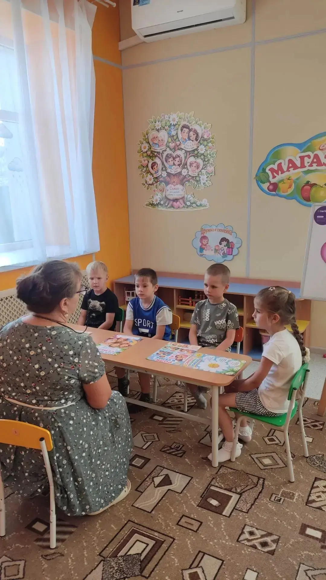 Прошло душевное занятие и дети узнали много интересного об этом дне.
🌼Например, почему символом пра