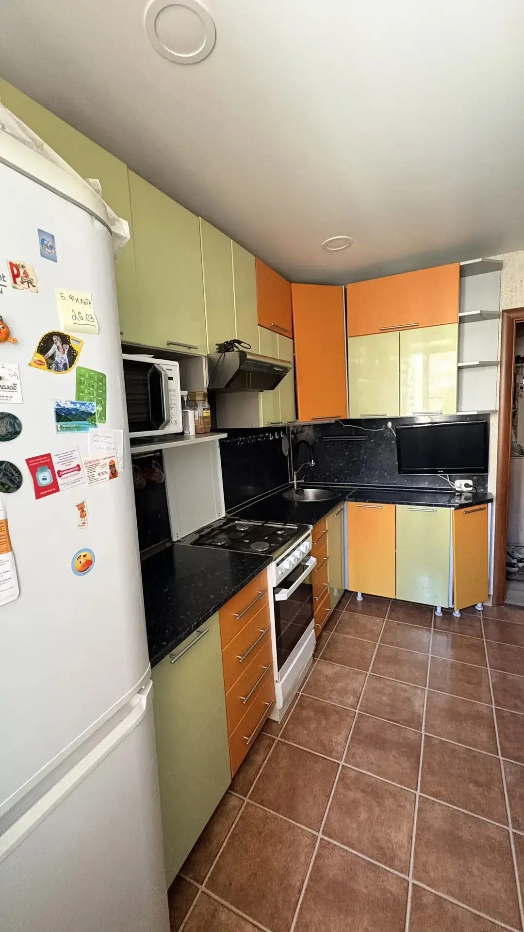 Продаем угловой кухонный гарнитур, в подарок вытяжка. Цена 7 500 руб. 
Тел: 8917 409 26 12
Автор:Аде