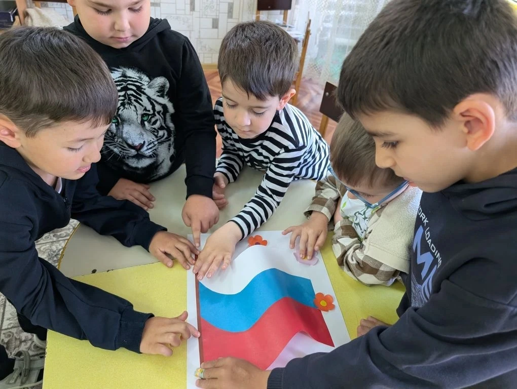🇷🇺 Сегодня, в преддверии Дня России, в группе «Белоснежка» прошла творческая мастерская. Под чутки