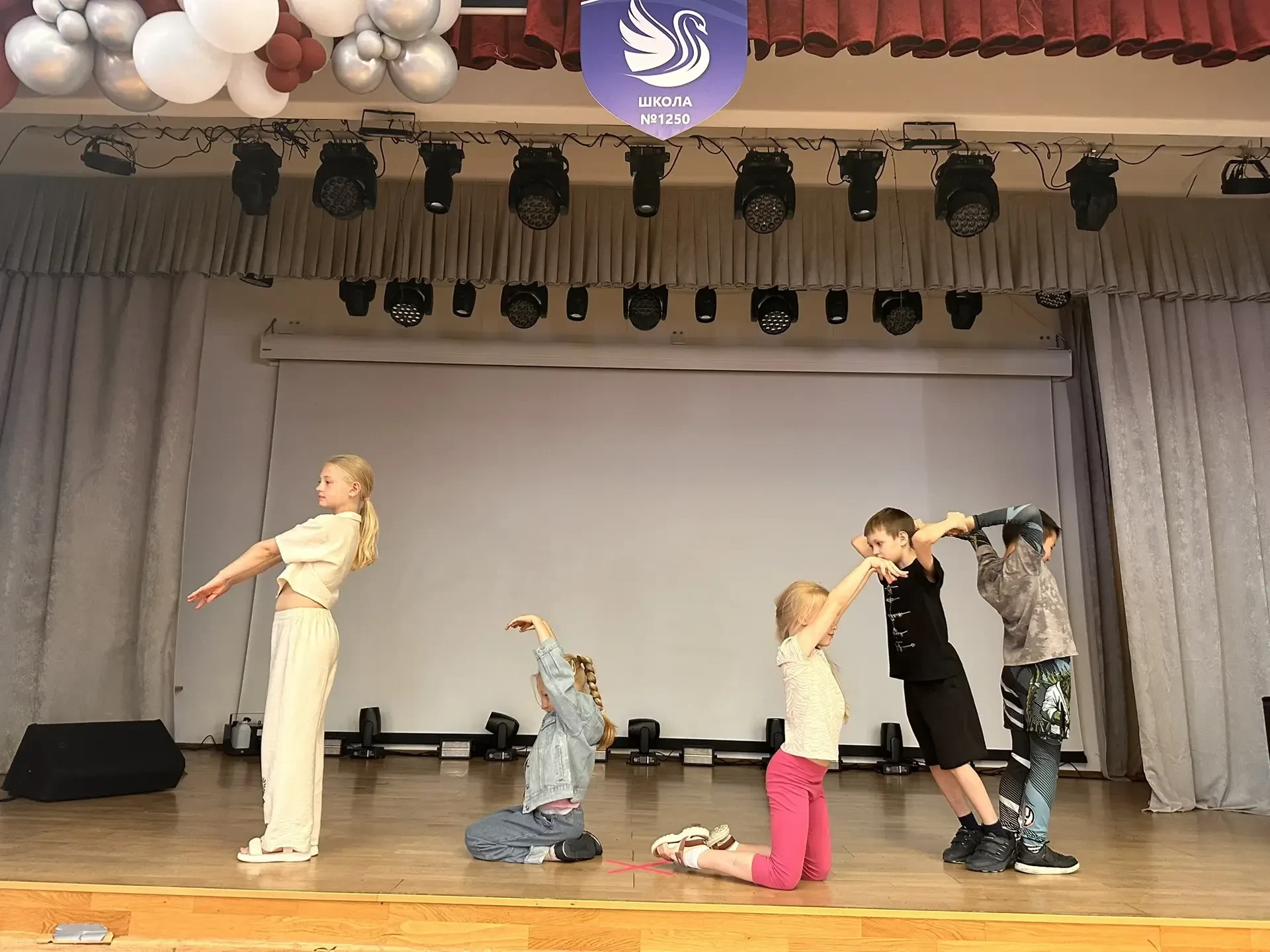🎭 Театр на английском языке - в летнем интенсиве! 🇬🇧✨

В нашем летнем интенсиве для начальной шко