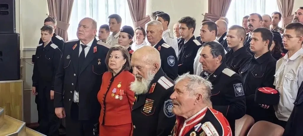 Сегодня в округе проходит отчетный сбор,  на котором атаман районного казачьего общества подводит ит