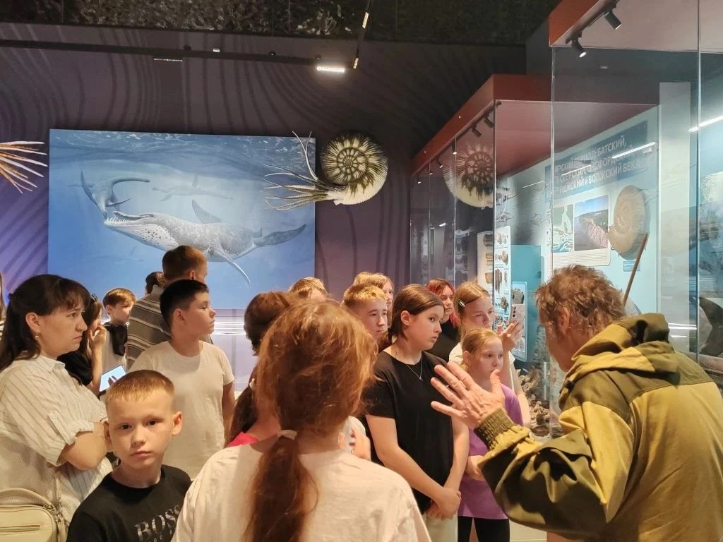 🦖 «Смотрите, я нашёл настоящий древний камень!» — именно с такими эмоциями школьники вернулись из по