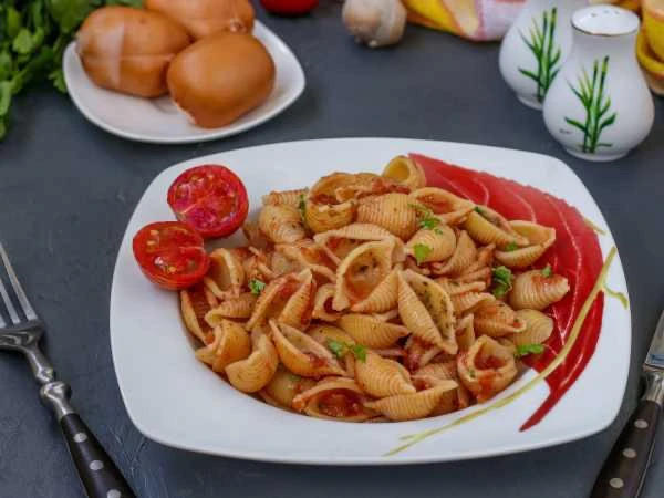 🍝 Паста с томатным соусом и ароматными травами